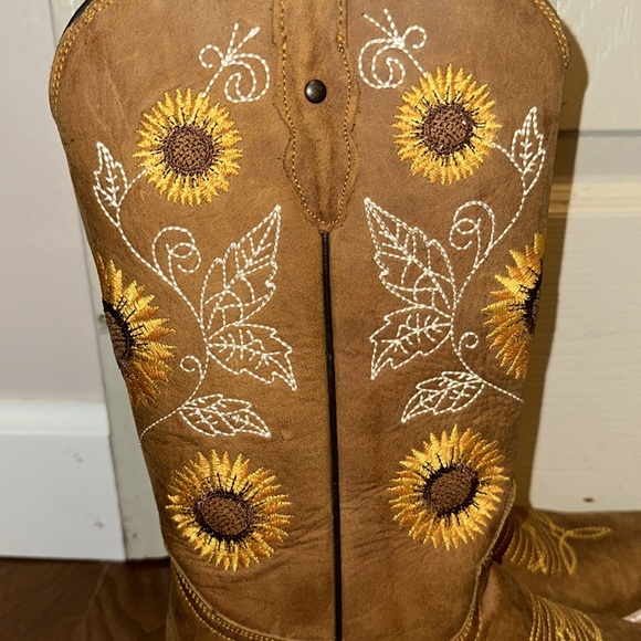Women’s Brown Leather Cowboy Boots with Sunflower Embroidery Size 9 - Picture 2 of 10